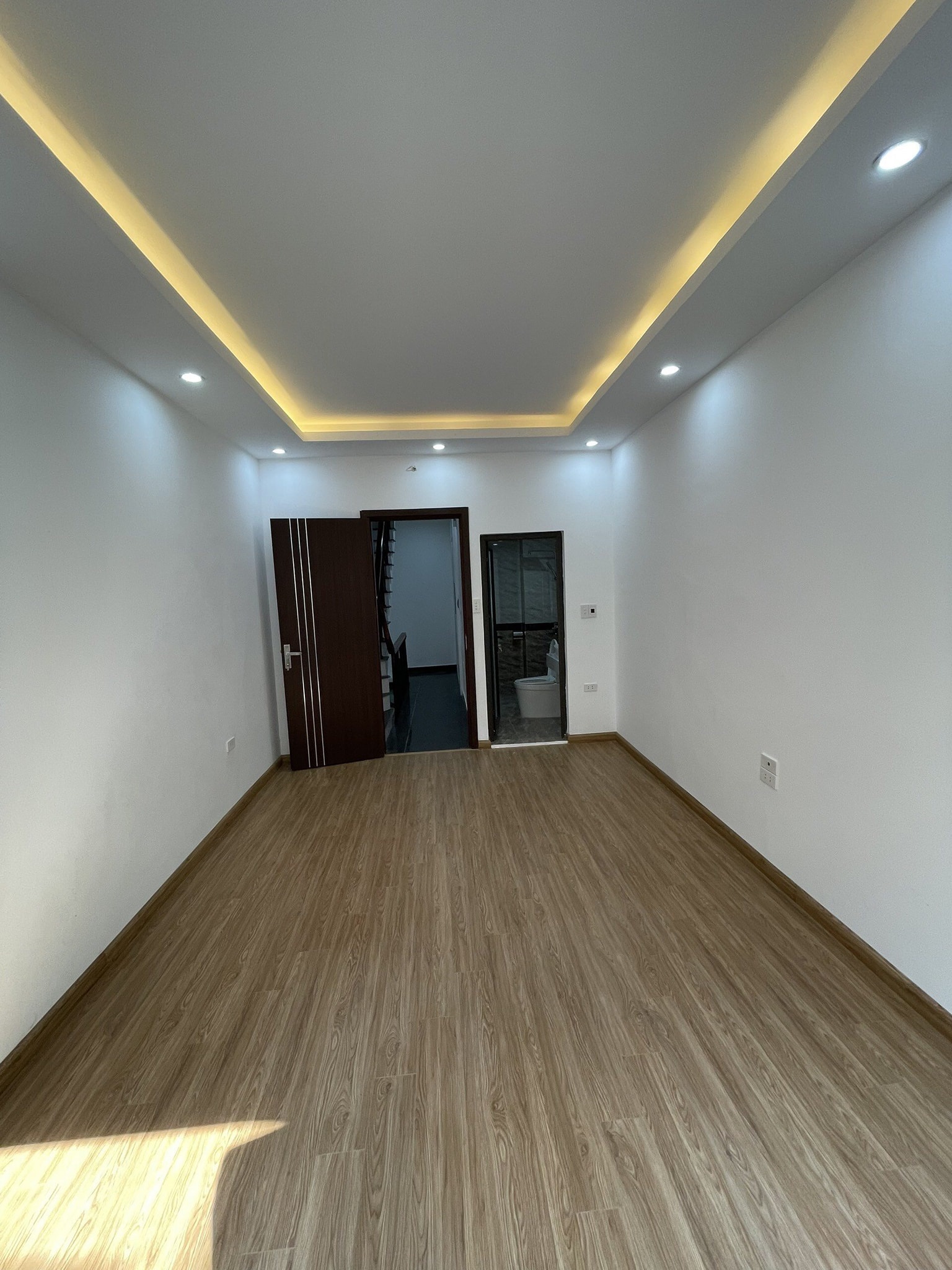 Bán nhà độc nhất Cầu Giấy Hồ Tùng Mậu 50m2 mt4m 5t phân lô oto kinh doanh 8,8 tỷ LT. 12686396