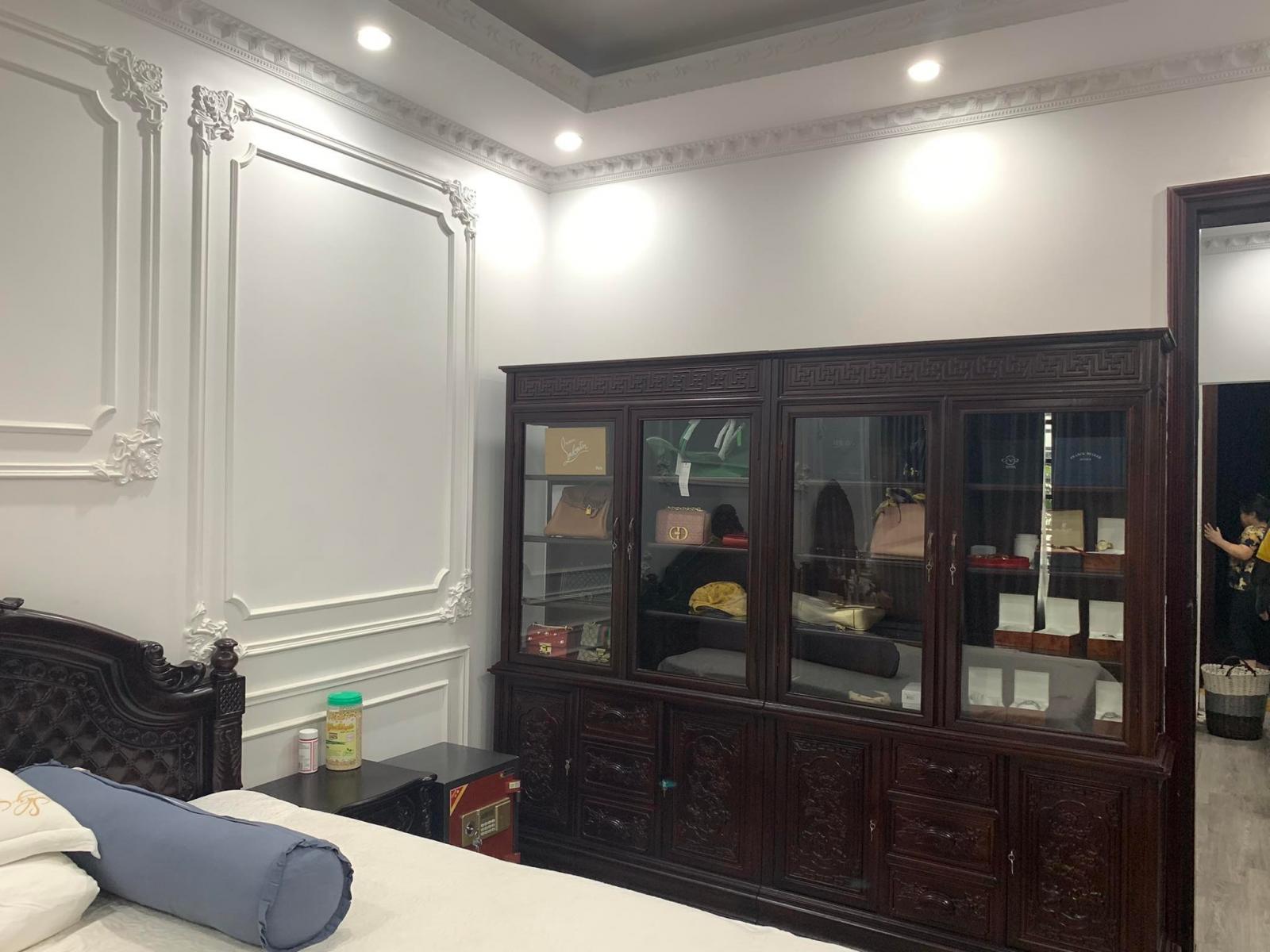 Bán nhà mặt phố Hoàng Quốc Việt phân lô-vỉa hè kinh doanh80m2 6Tthang máy mt4m 30,5 tỷ  12729895