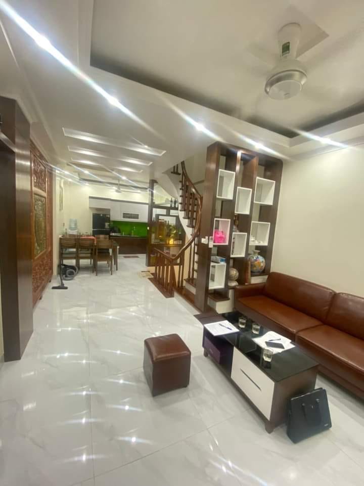 Siêu phẩm Đặng Thùy Trâm Cầu Giấy oto đỗ cửa ngõ thông 60m mt5m 6Tthang máy 10 tỷ.
 12770227