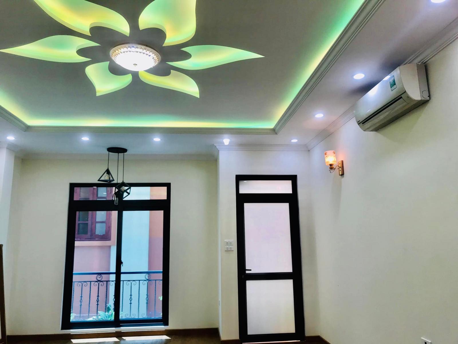 Siêu phẩm Đặng Thùy Trâm Cầu Giấy oto đỗ cửa ngõ thông 60m mt5m 6Tthang máy 10 tỷ.
 12770227