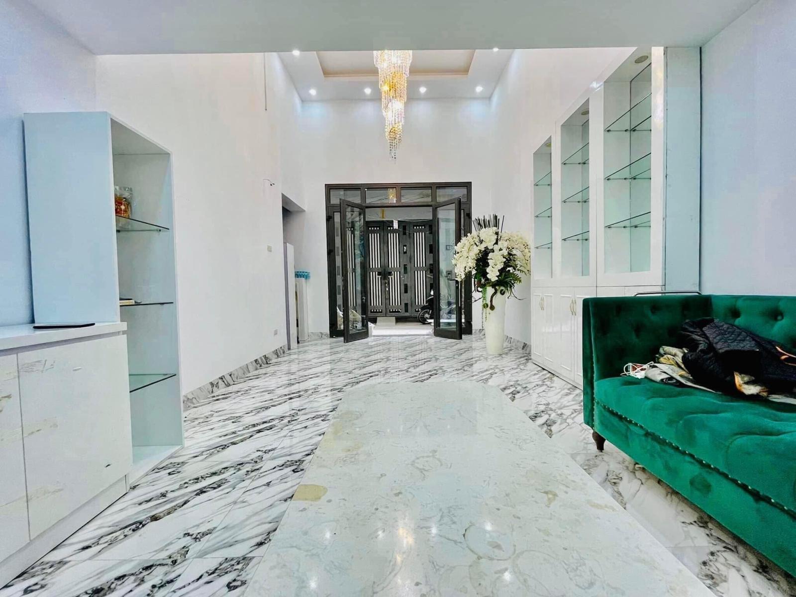                                                                                                              
NHÀ MỚI  XUÂN ĐỈNH Ở LUÔN                                                                                             
 12785402