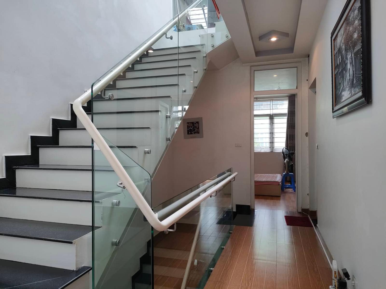 Bán Nhà Phố Liễu Giai Ba Đình 40 m2 5 tầng oto kinh doanh giá 8.2 tỷ 12814471