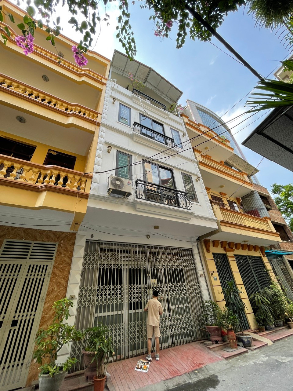 Cho thuê cả nhà 4 tầng mới siêu rộng giá rẻ - ngõ ô tô tại đường Nguyễn Văn Cừ 12833032