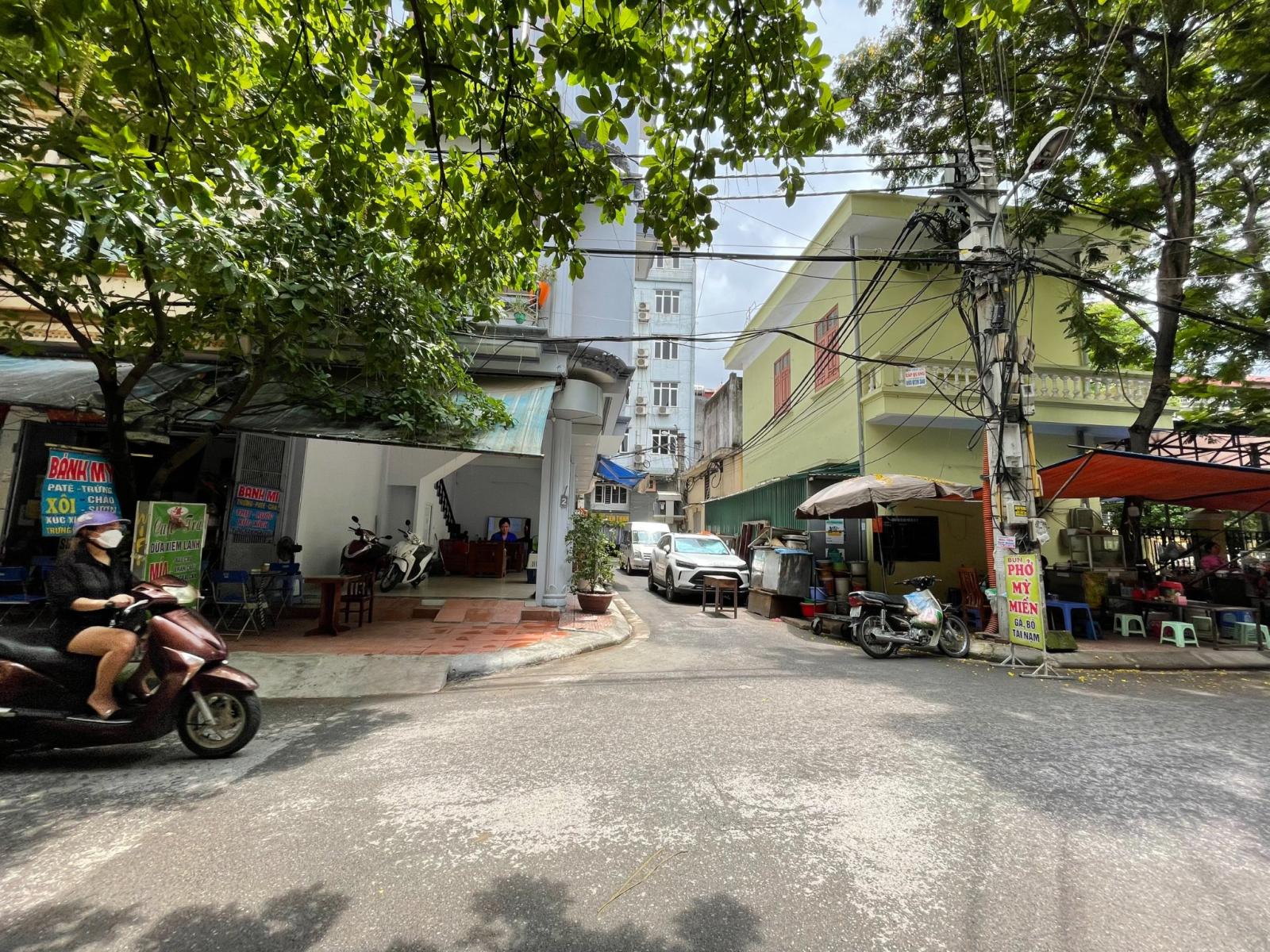 Siêu phẩm Phương Mai Đống Đa phân lô vỉa hè lô góc 56m2 mt5,4m 4T oto đỗ cửa 18 tỷ .
 12840586