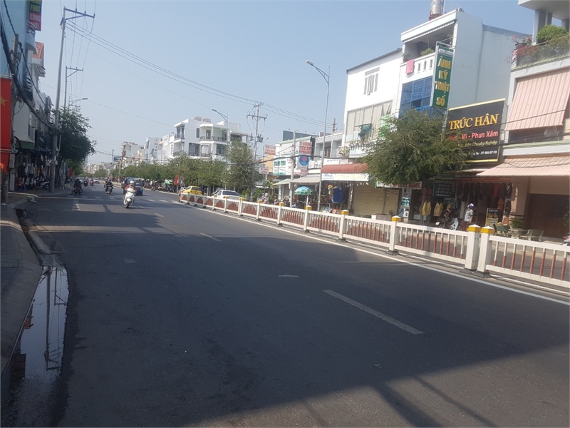 Cho thuê nhà kính đẹp mặt tiền 1 trệt 3 lầu đường 30/4, TP Vũng Tàu 12862094