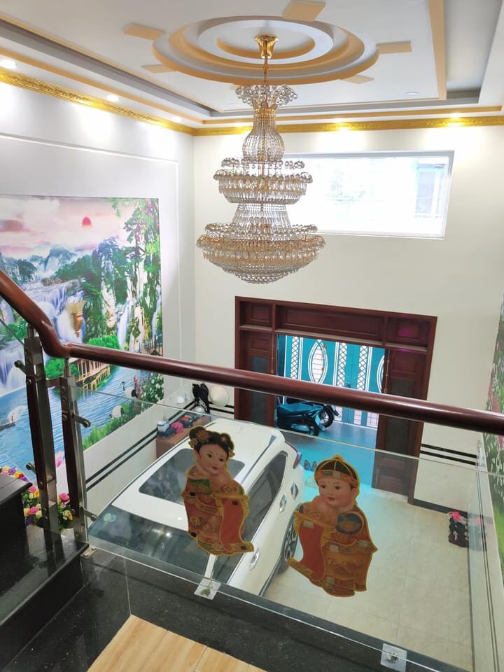 Bán nhà NGỘP rất gấp bán 5 lầu đẹp, 90m2(5x18), Đ.số 8, ngay trường Nguyễn Du, 8.8 tỷ. 12888154