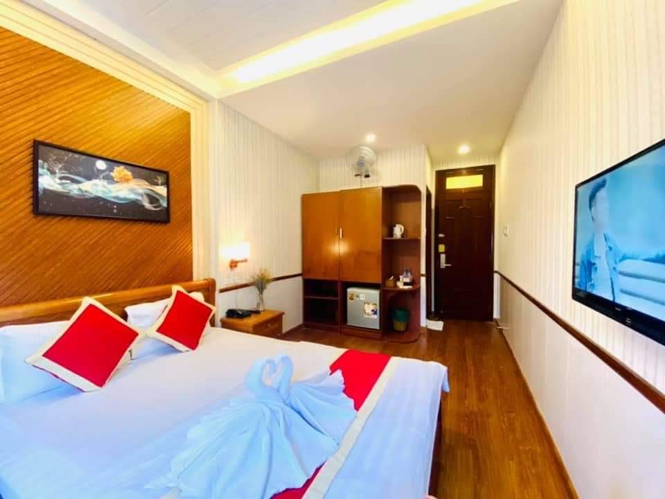 Bán khách sạn, thu nhập 270 triệu/th,  ngang 6m, 7 tầng,  mặt tiền khu Tên Lửa, Bình Tân 12902063