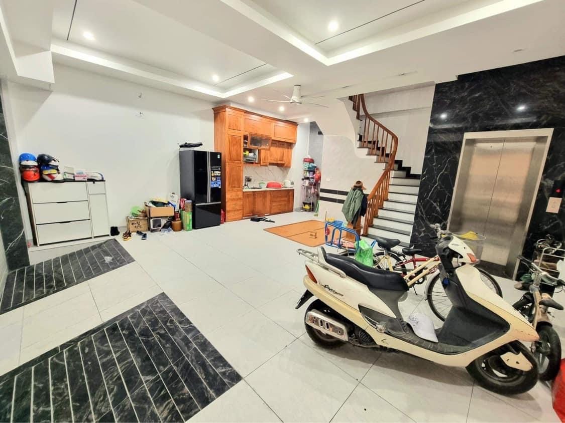 BÁN NHÀ PHÙNG CHÍ KIÊN, PHÂN LÔ,GARA 7 CHỖ , THANG MÁY
55m 6 tầng 11,5 tỷ 12910435