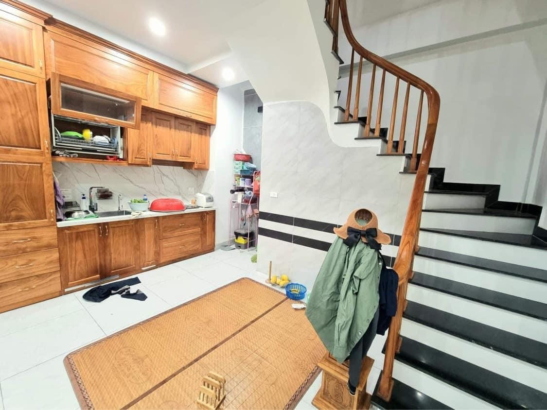 BÁN NHÀ PHÙNG CHÍ KIÊN, PHÂN LÔ,GARA 7 CHỖ , THANG MÁY
55m 6 tầng 11,5 tỷ 12910435