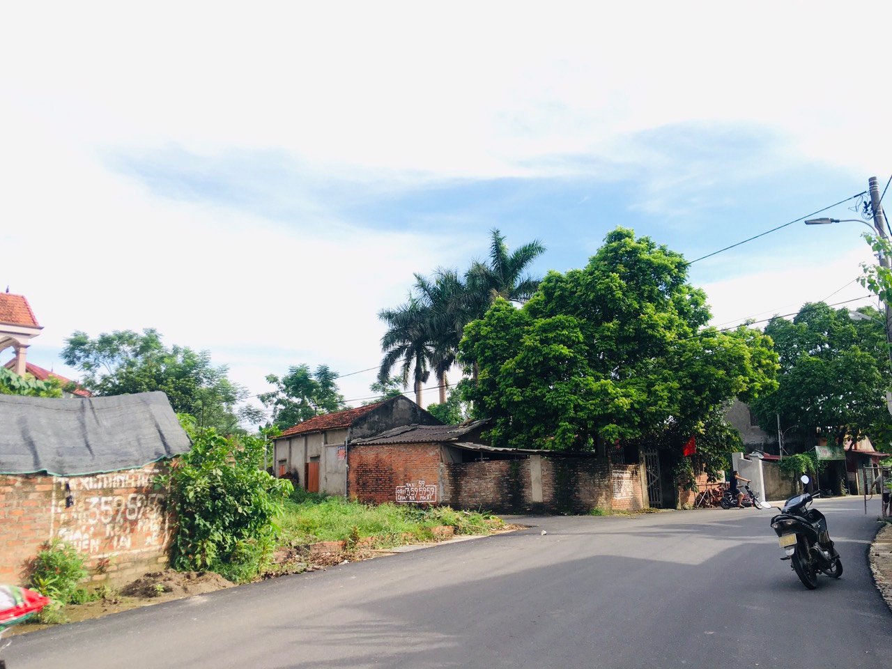 làm gì còn lô nào rẻ hơn thế này nữa ạ! Mặt đường nhựa  Quốc Lộ 131 giá nhỉnh 10tr thôi nhanh thì 12927512