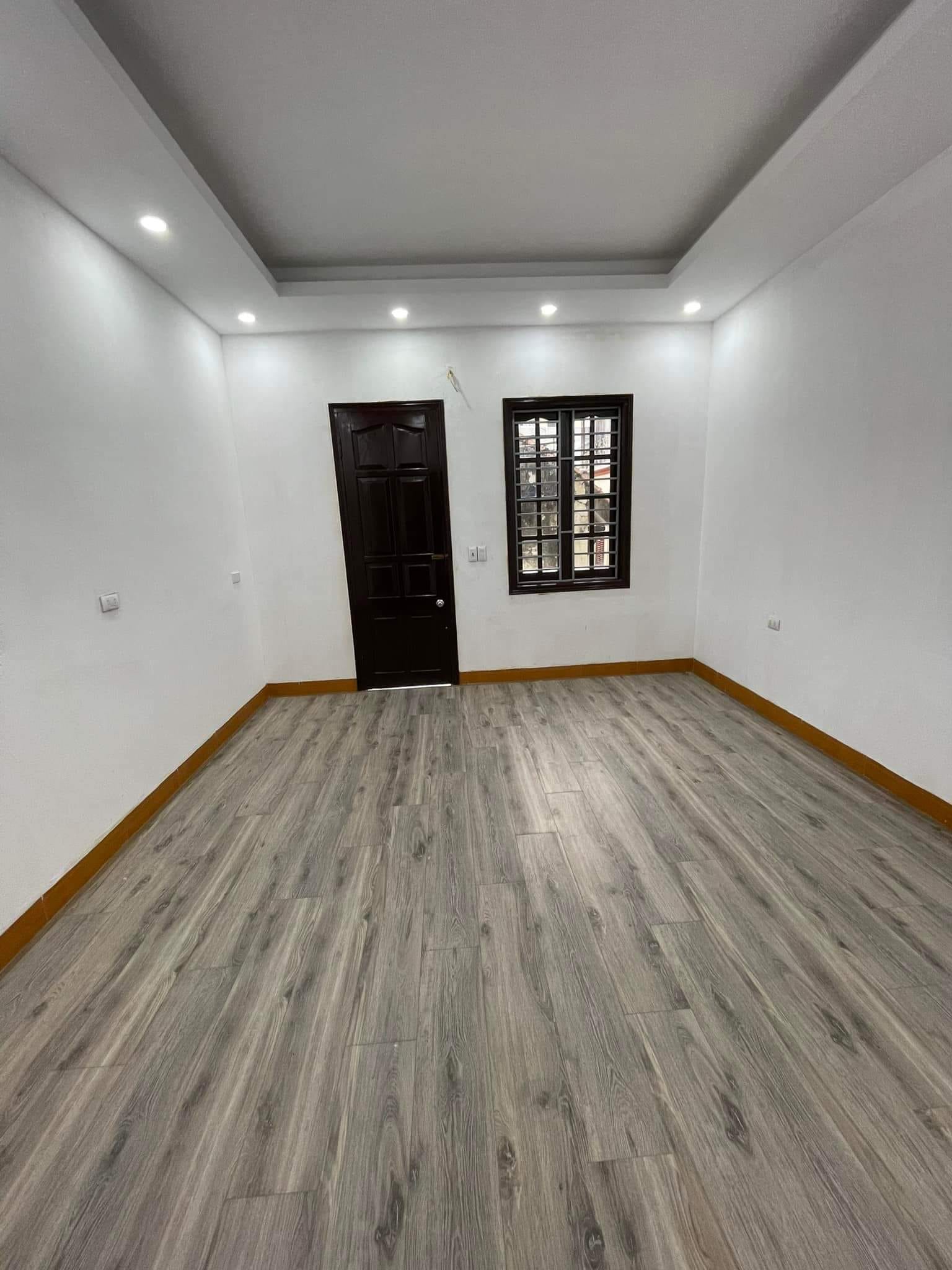 Bán nhà 5 tầng  , phố Nguyễn Chí Thanh DT 58m2, ngõ 3m , MT 4m , giá chỉ 5.1 tỷ.  12957047