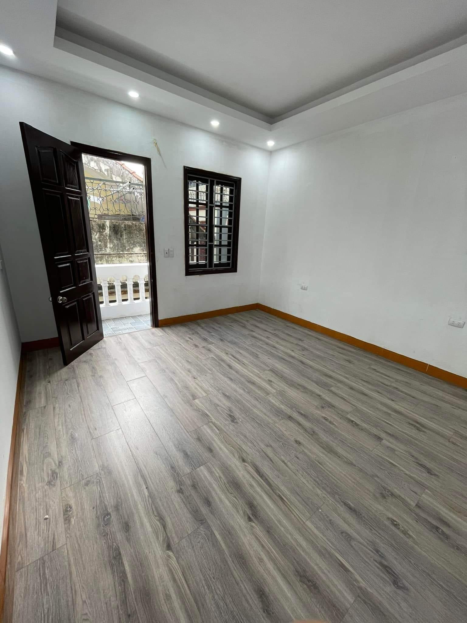 Bán nhà 5 tầng  , phố Nguyễn Chí Thanh DT 58m2, ngõ 3m , MT 4m , giá chỉ 5.1 tỷ.  12957047