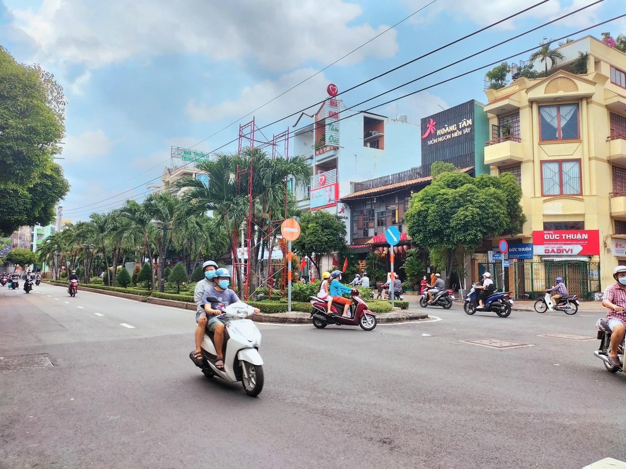 Bán Building mặt tiền Phan Xích Long Phú Nhuận, 144m2, ngang 8m, 5 tầng, 55 tỷ.  12968105