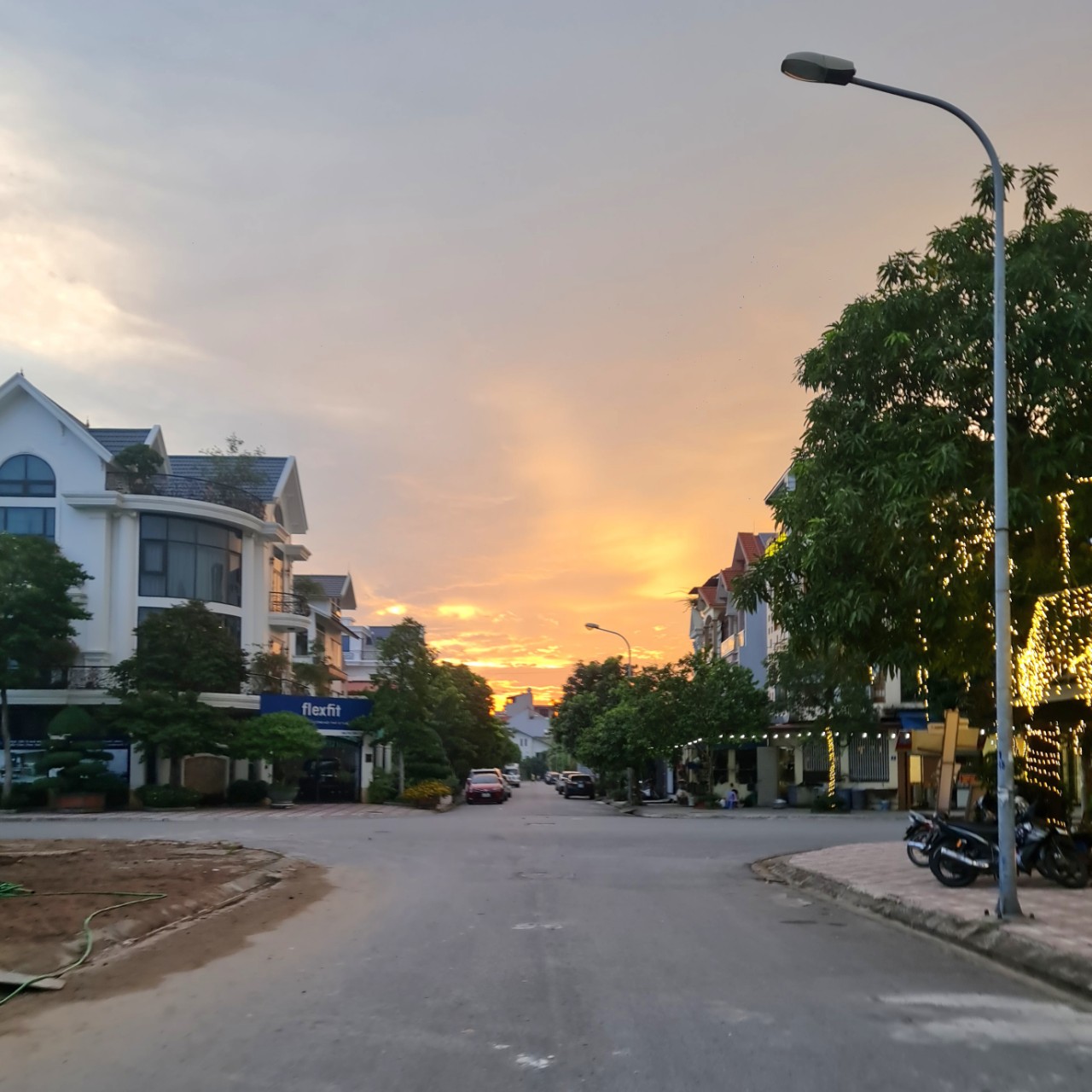 Bán gấp 123,4m2 đất mặt phố Cửu Việt kết hợp kinh doanh và phòng trọ, cc mini. Lh 0989894845. 12968811
