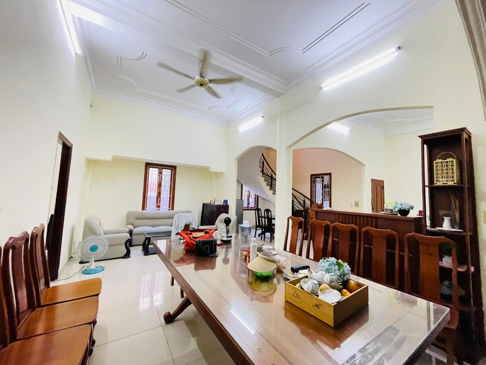 Biệt thự sân vườn Ven sông đường số 38, Hiệp Bình Chánh, 220m2 giá 18 tỷ 13000671