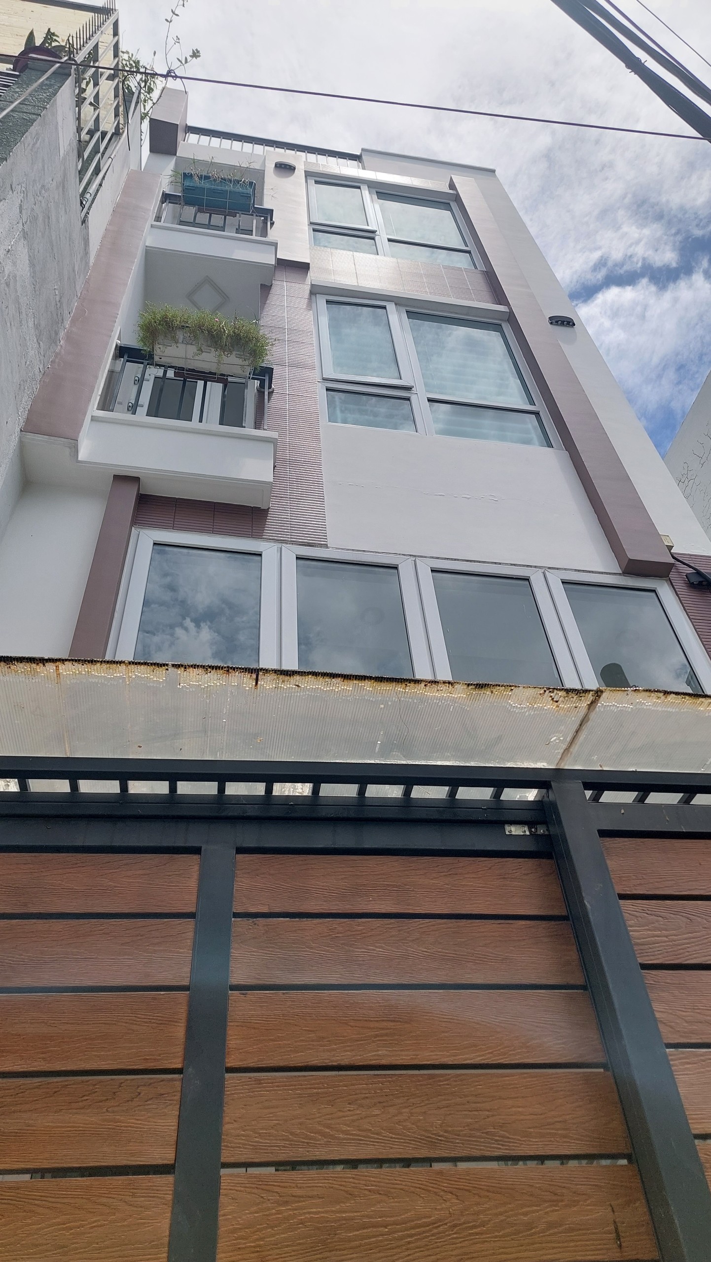 Bán nhà 4x15 hẻm xe hơi gần chung cư hà đô Quận 10 5 tầng BTCT tặng nội thất giá chỉ 9 tỷ 9 13017543