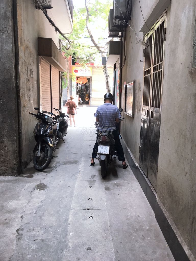 Gia đình không ở nên cần bán căn nhà trong ngõ 204 Đội Cấn, Ba Đình 13021017