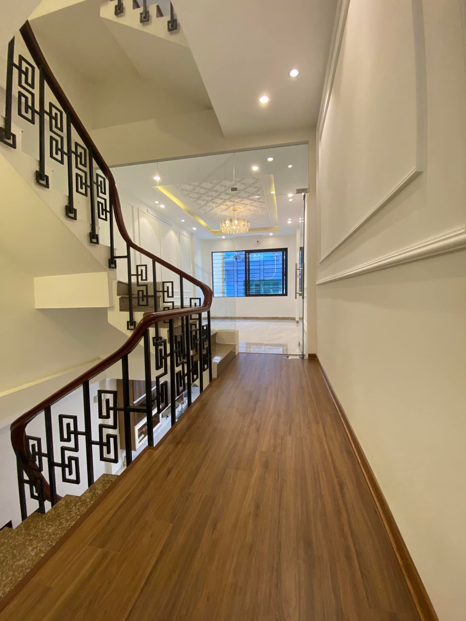 Ơ kìa phố Lạc Long Quân Cầu Giấy 60m2 7T thang máy oto tránh 14,5 tỷ .
 13032367