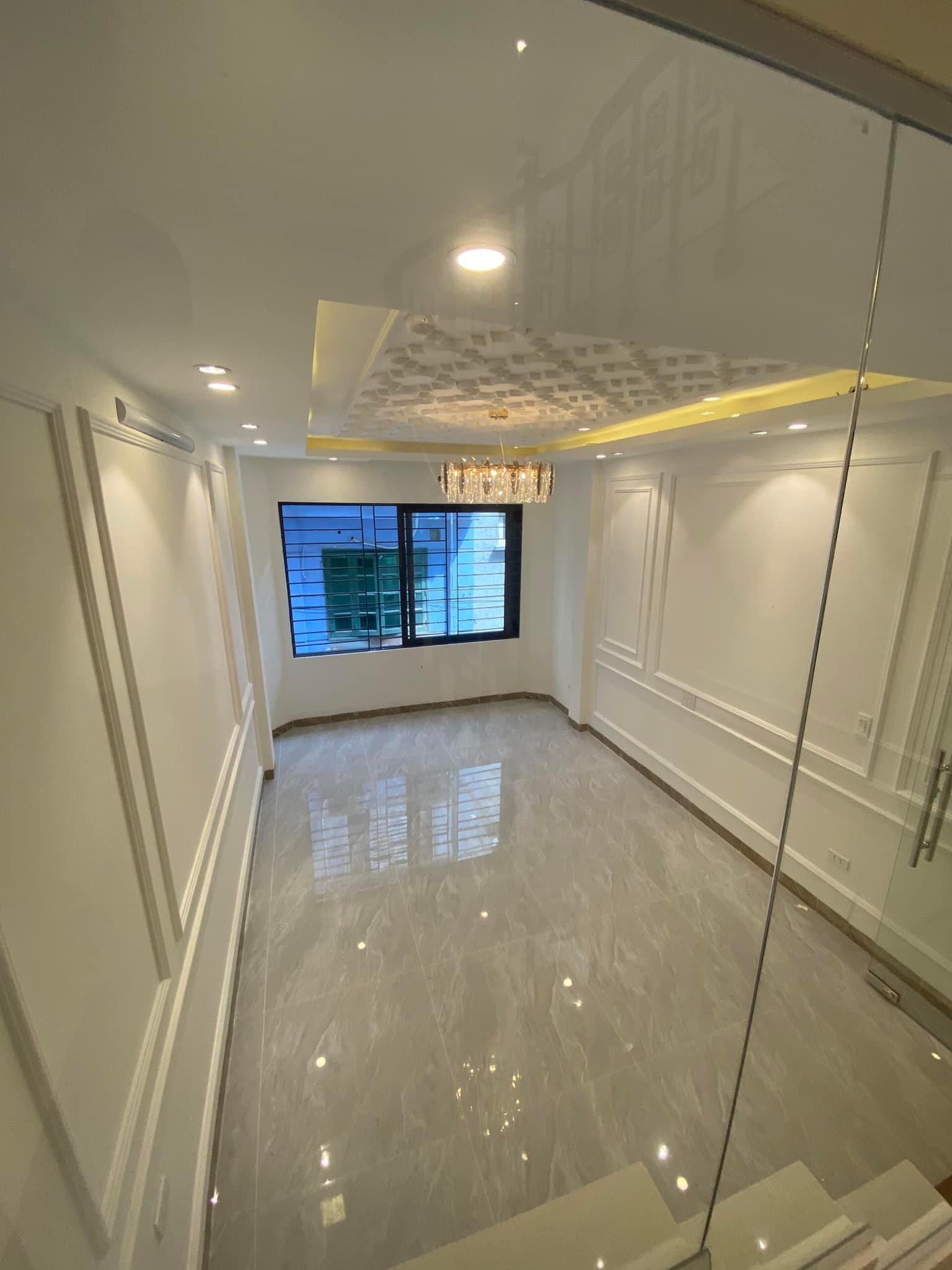 Ơ kìa phố Lạc Long Quân Cầu Giấy 60m2 7T thang máy oto tránh 14,5 tỷ .
 13032367