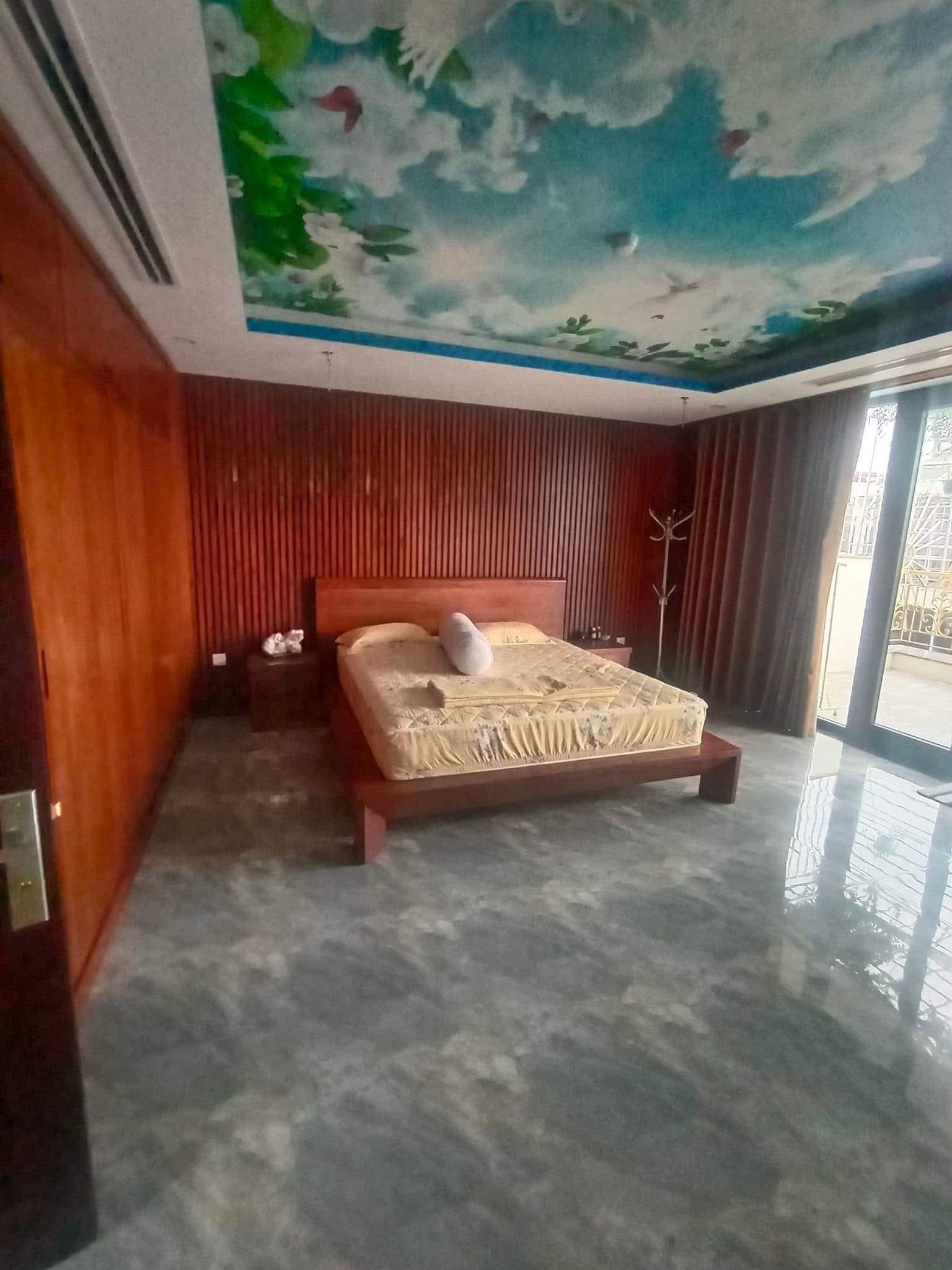 Ơ kìa phố Lạc Long Quân Cầu Giấy 60m2 7T thang máy oto tránh 14,5 tỷ .
 13032367