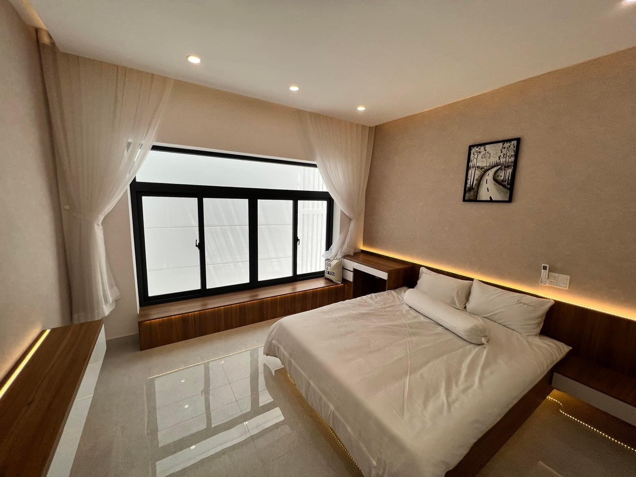 Sát Gigamall Phạm Văn Đồng, đường 16m, ngang 10m, Chủ gấp bán, 240m2 giá 18 tỷ. Gọi nhanh! 13058156