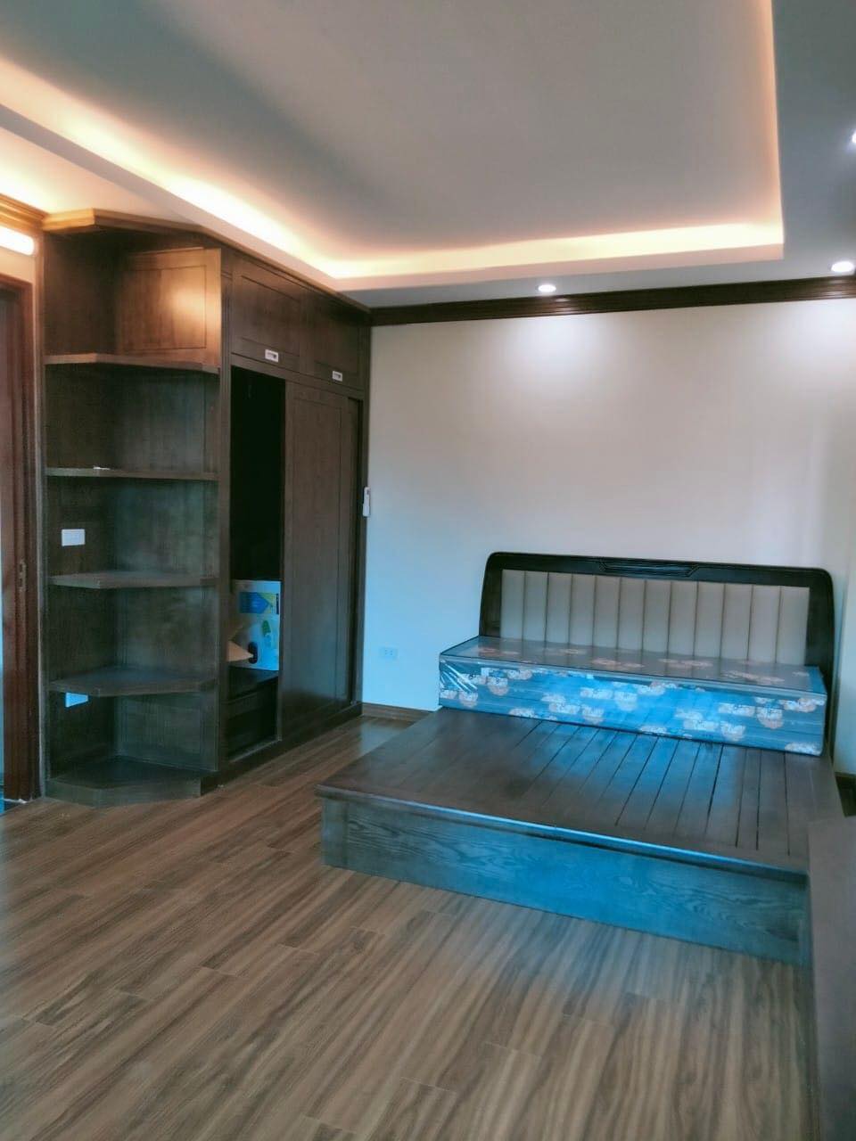 BÁN nhà Nguyễn Khang 42m2 Giá 3.7 tỷ Cầu Giấy-cách Ô Tô 20m
 13106445