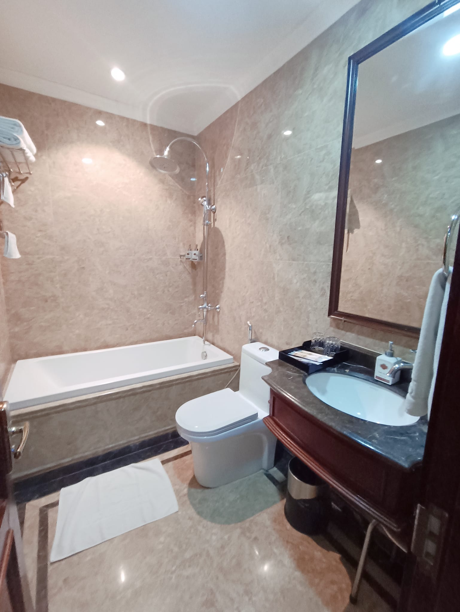 Bán Nhà Mặt Phố Trần Duy Hưng Cầu Giấy ,Kinh Doanh,7 Tầng Thang máy DT 80m2 13116665