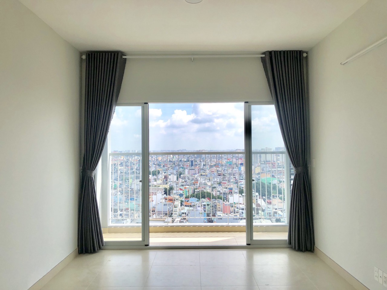 Cho thuê căn hộ Carillon 7, Q. Tân Phú, 86m2 2PN/2WC, NTCB nhà mới, view Đầm Sen cực thoáng mát  13218078