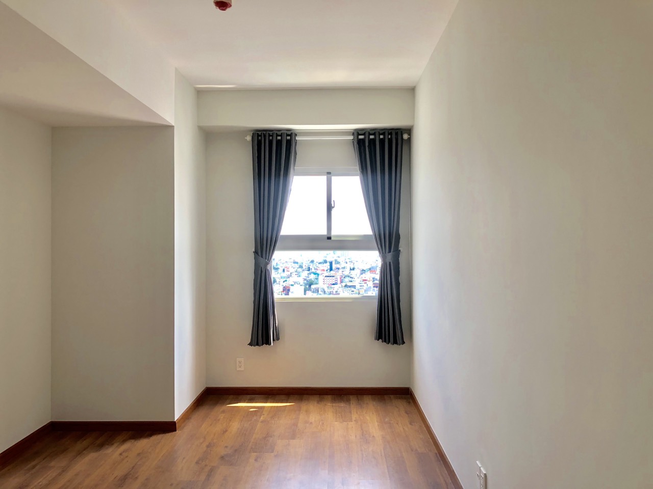 Cho thuê căn hộ Carillon 7, Q. Tân Phú, 86m2 2PN/2WC, NTCB nhà mới, view Đầm Sen cực thoáng mát  13218078