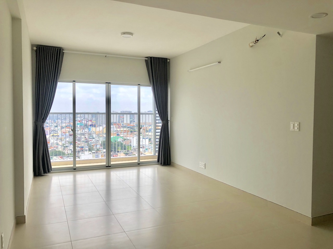 Cho thuê căn hộ Carillon 7, Q. Tân Phú, 86m2 2PN/2WC, NTCB nhà mới, view Đầm Sen cực thoáng mát  13218078