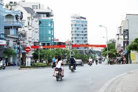 Chinh chủ bán 162m2 đất  măt phố Lac Long Quân, MT8,5m, giá 64,5tỷ 13226317