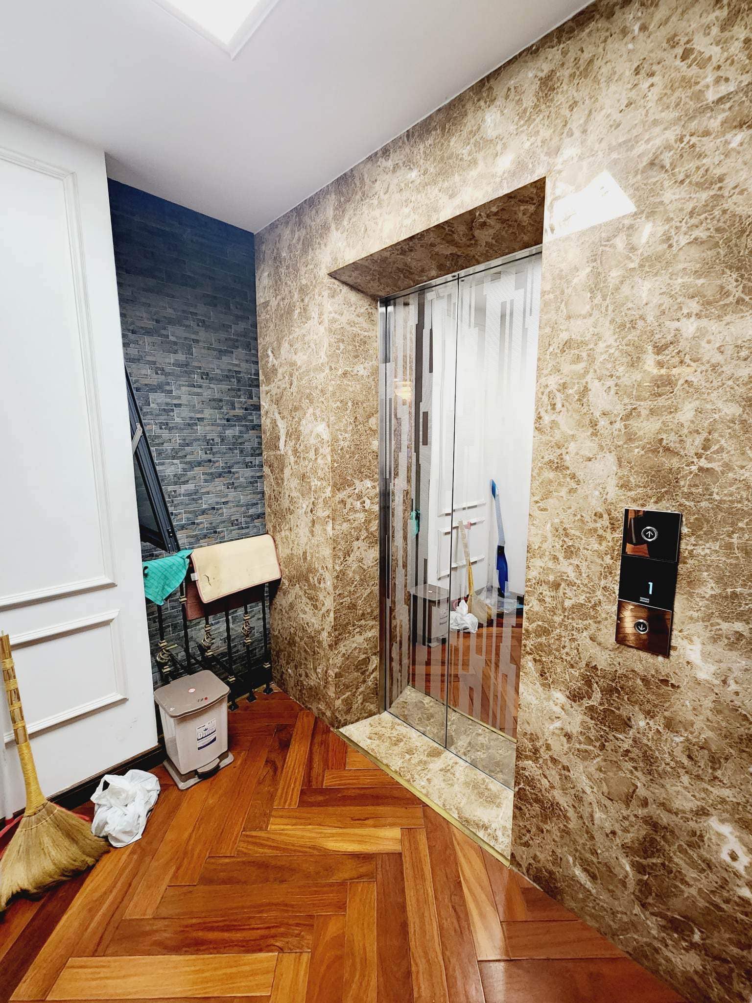 Nhà Nguyên Hồng 62m Phân lô Ô tô 7 tầng thang máy Tặng nội thất Ở sướng 13230222