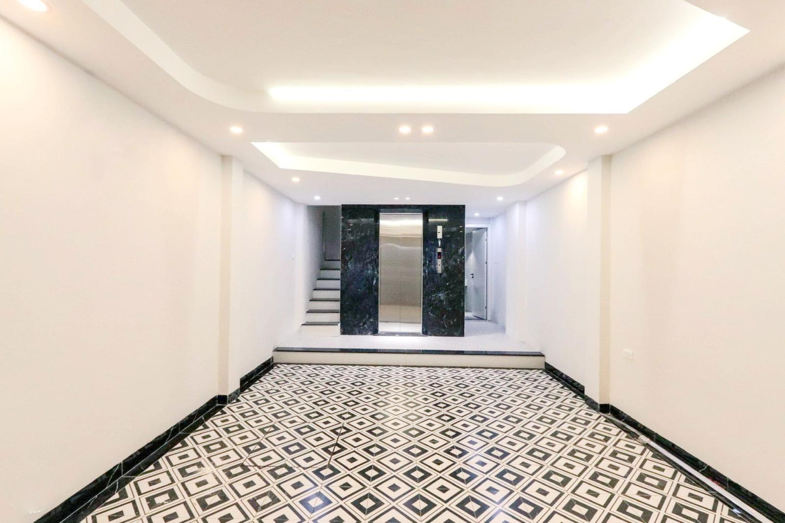 Mặt phố Hoàng Ngân 45m Thang máy kinh doanh Giá chưa đến 300tr 13241975