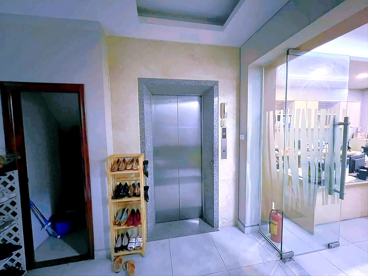Bán nhà mặt phố Bà Triệu 190m, 6 tầng thang máy, giá 118 tỷ. 13243370