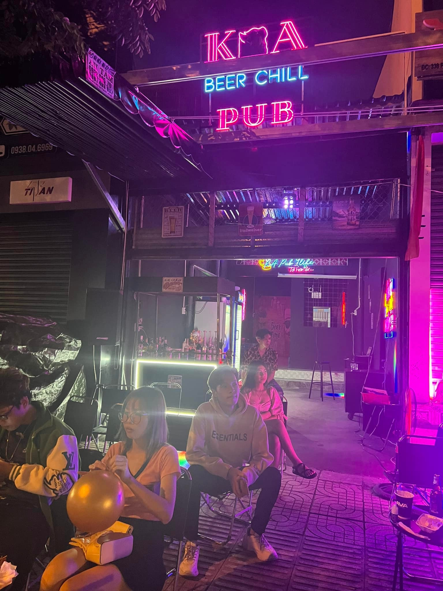 CẦN SANG LẠI MẶT BẰNG BEER CHILL PUB PHẠM VĂN ĐỒNG 13245714