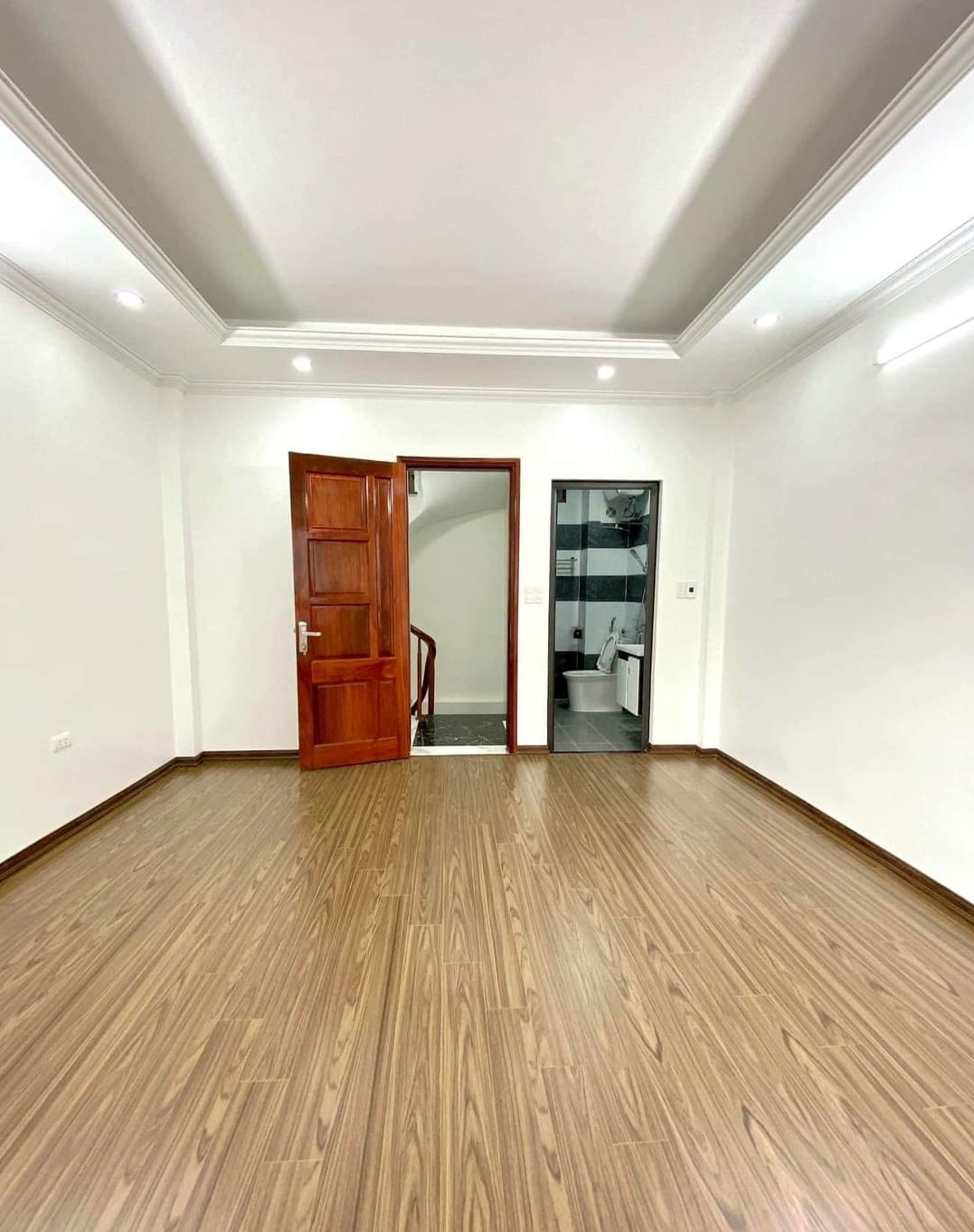 Quá Đẹp ! Bán Ngay Nhà Gần Ngô Gia Tự, Long Biên 5T, 33m2 chỉ 2,7 tỷ (Lô góc) 13248557