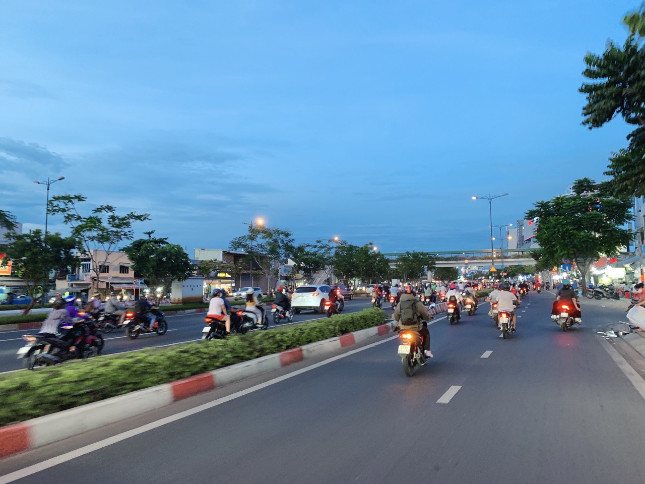 Gấp bán nhà tiền Phan Văn Trị, 96m2, 6 tầng thang máy, ngay chợ,  giá 19.5 tỷ. 13271268