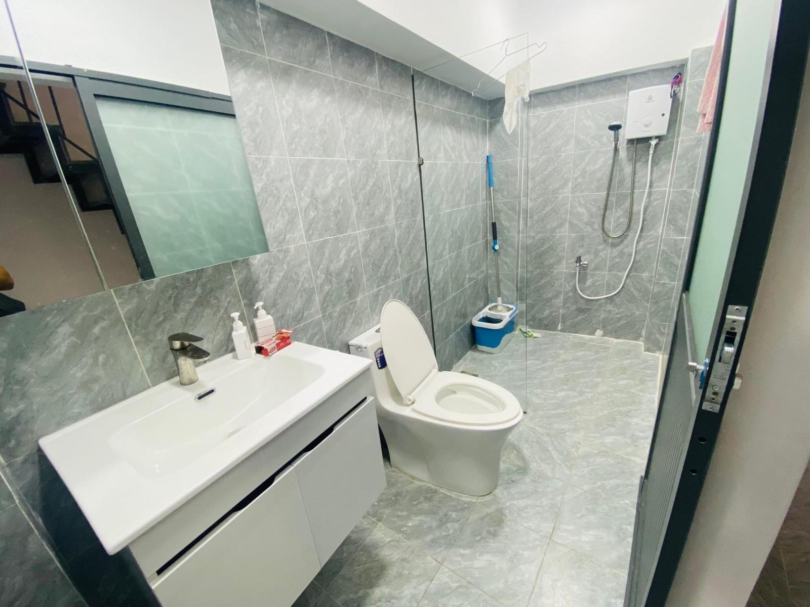 Cho thuê nhà mặt tiền 234a Tô Hiến Thành, Phường 15, Quận 10. Nhà đẹp vỉa hè 8m. Trệt Suốt. 13279153