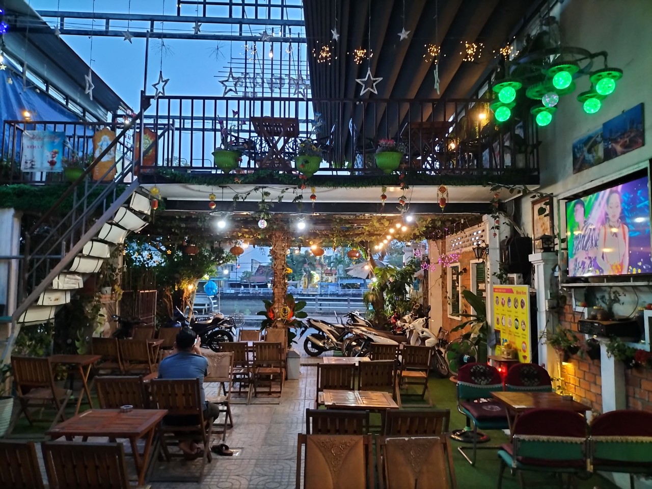 Cần sang nhượng quán cafe tại đường Lê Anh Xuân, Bờ Kè Cầu Nhị Kiều p Thới Bình Q Ninh Kiều TP Cần 13283356