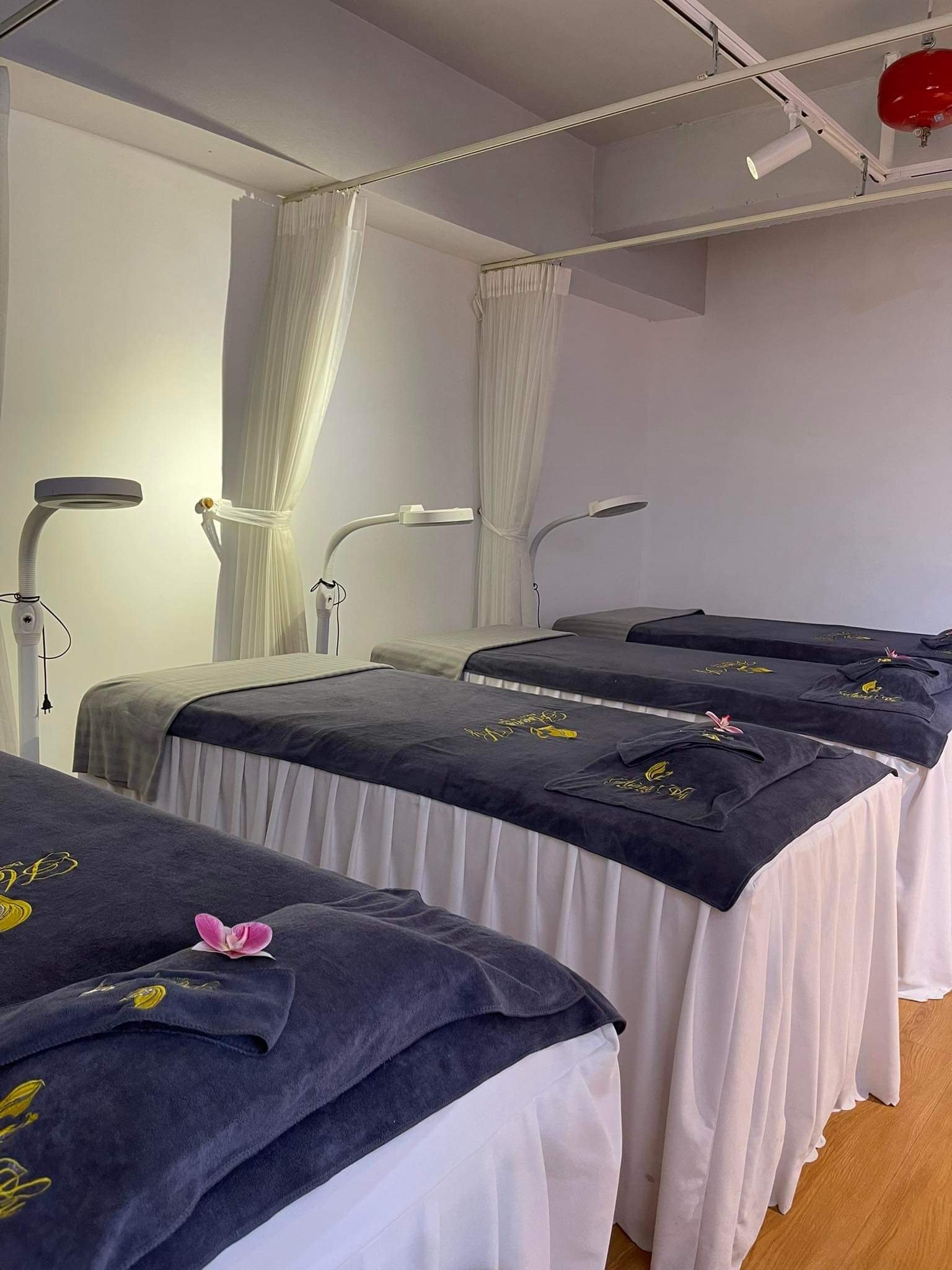 CẦN SANG LẠI SPA TẠI  TRUNG KÍNH YÊN HÒA CẦU GIẤY HÀ NỘI. 13289761