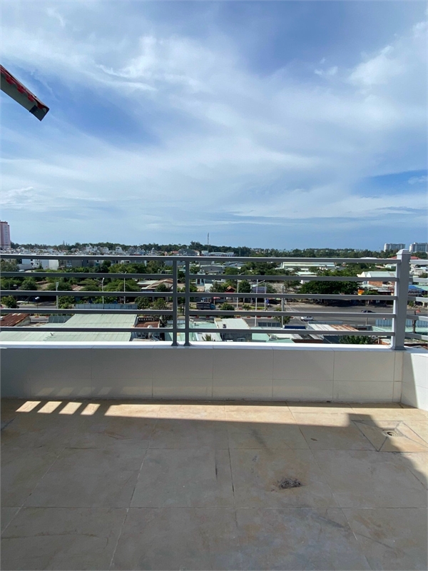 Cho thuê phòng trọ trên tầng thượng tòa nhà thang máy khu Chí Linh P10, TPVT 13296506