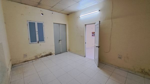 Cho thuê nhà cấp 4 Phố Văn Cao, Liễu Giai, Ba Đình. Lô góc 3 thoáng, Dt 50m2. Chỉ 4tr
 13301402