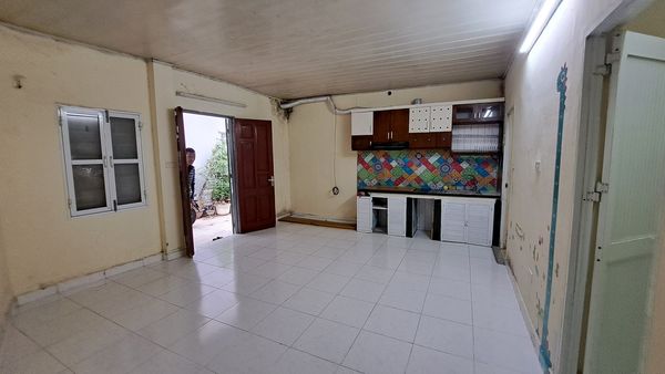 Cho thuê nhà cấp 4 Phố Văn Cao, Liễu Giai, Ba Đình. Lô góc 3 thoáng, Dt 50m2. Chỉ 4tr
 13301402