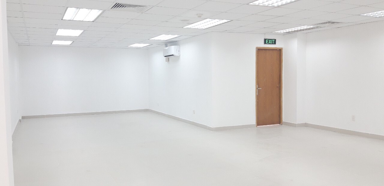 Cho thuê SHOWROOM ngang 10m. MT Cách Mạng Tháng 8, Quận 3 13316909