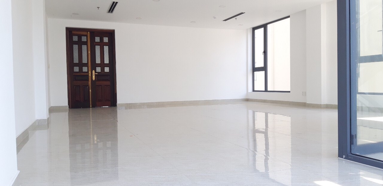 Cho thuê SHOWROOM ngang 10m. MT Cách Mạng Tháng 8, Q. 3 13316910