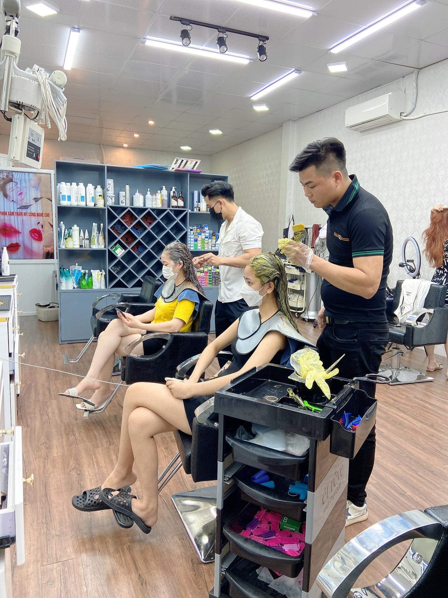 CẦN SANG NHƯỢNG LẠI SALON TÓC MẶT ĐƯỜNG 208 GẦN NGÃ TƯ ẮC QUY 13339373