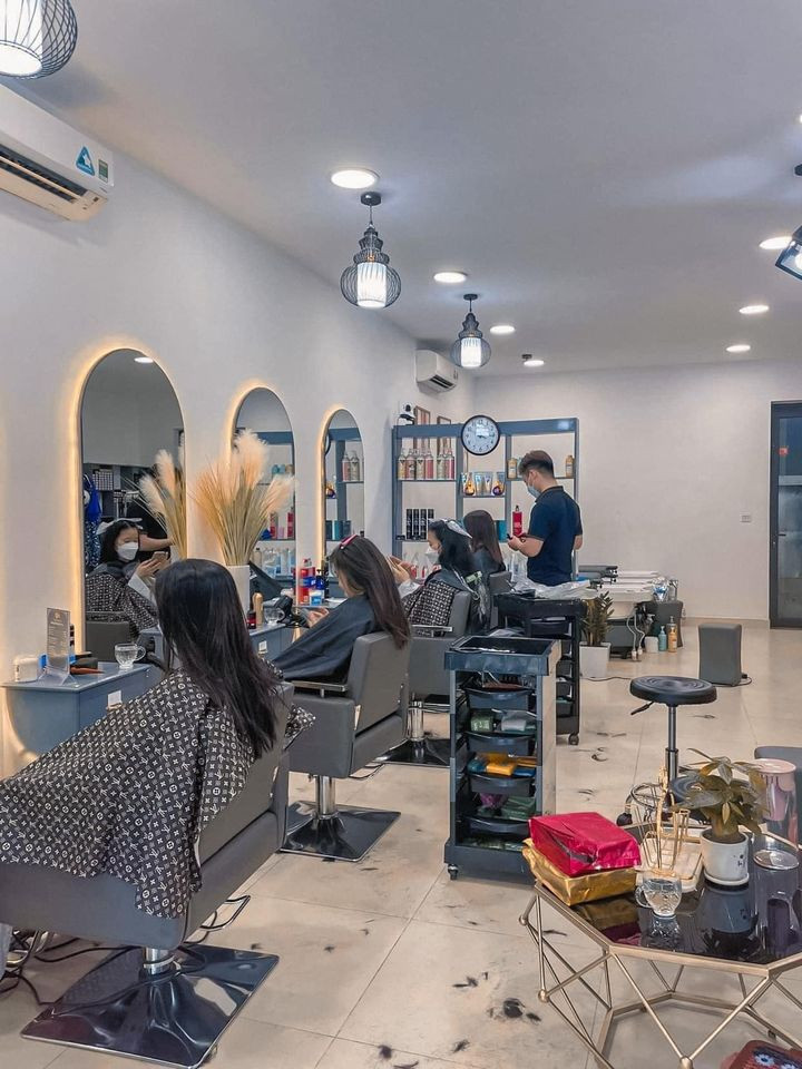 SANG NHƯỢNG SALON DO KHÔNG CÓ NGƯỜI QUẢN LÍ GẦN THIÊN ĐƯỜNG BẢO SƠN 13343296