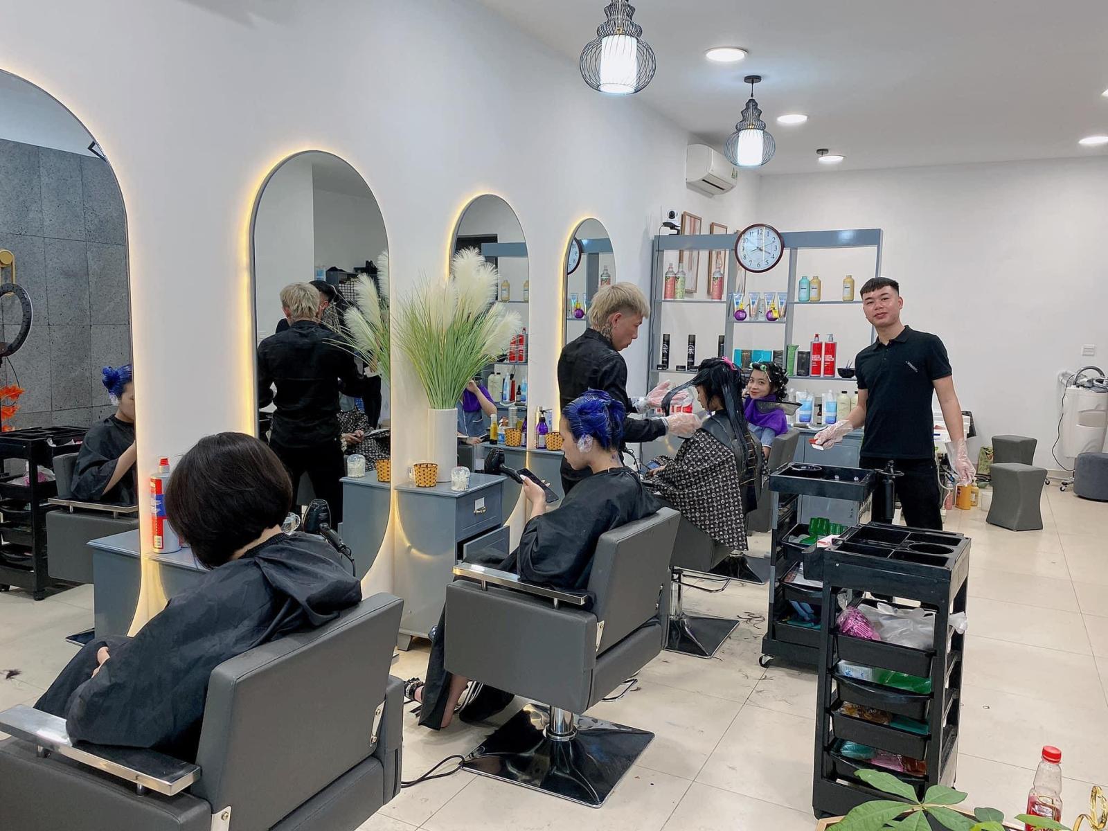 SANG NHƯỢNG SALON DO KHÔNG CÓ NGƯỜI QUẢN LÍ GẦN THIÊN ĐƯỜNG BẢO SƠN 13343296