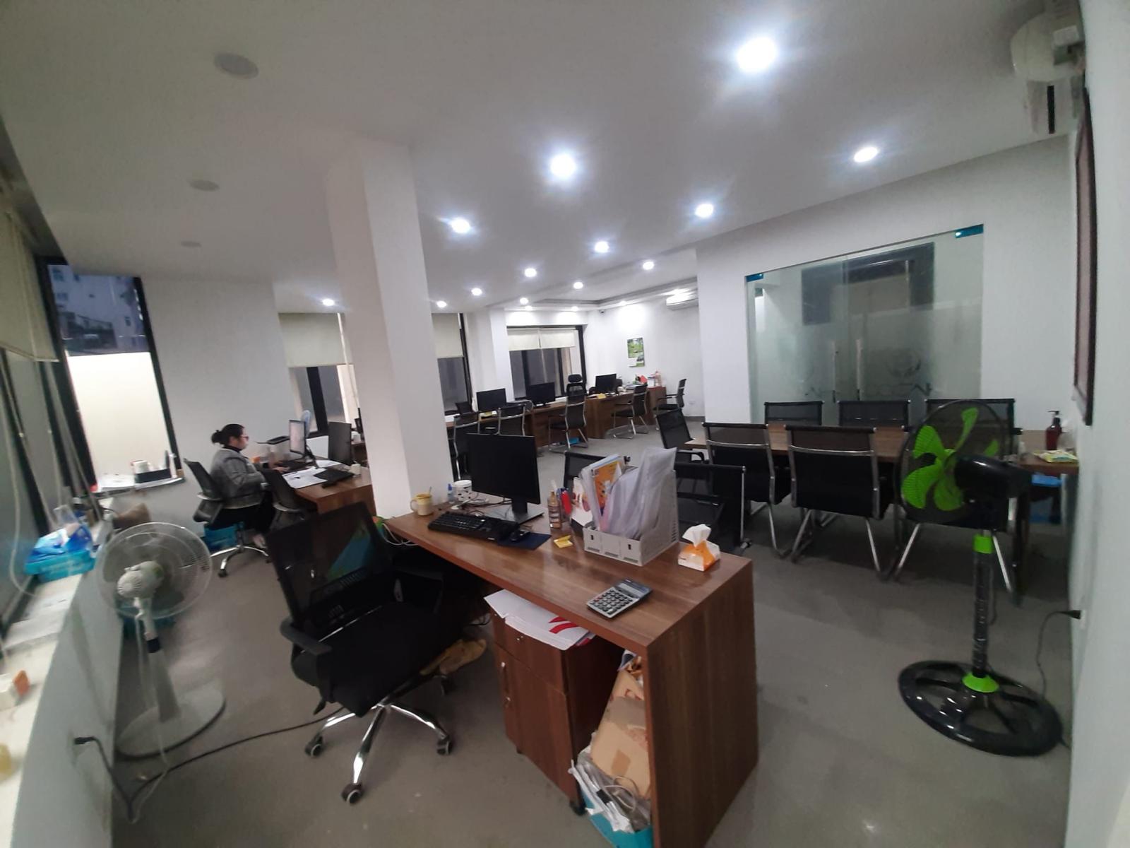 Cho Thuê tòa nhà văn phòng, Ngõ 603, Lạc Long Quân, Tây Hồ, 100m2, 6 tầng , giá thương lượng. 13349876