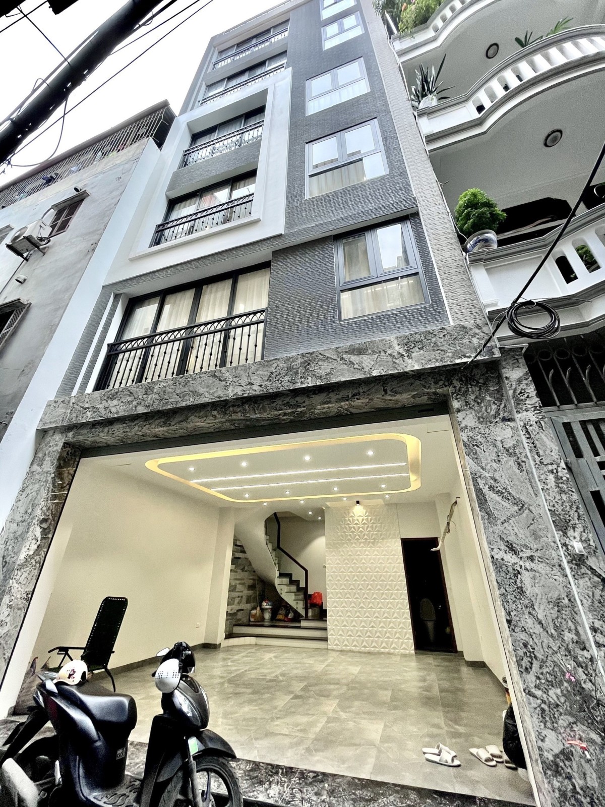 BÁN NHÀ PHÙNG CHÍ KIÊN, PHÂN LÔ,GARA 7 CHỖ , THANG MÁY
59 m 6 tầng 12,5 tỷ 13353424